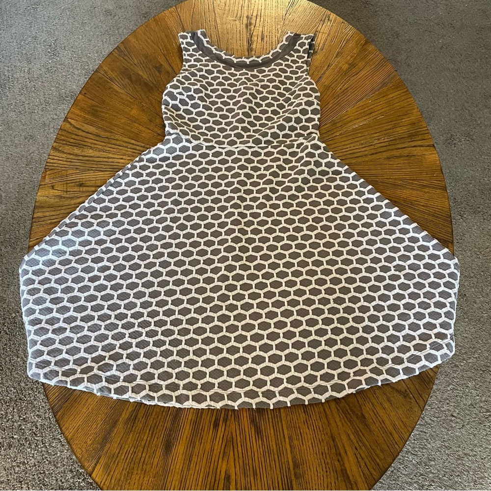 Pixley Women's Mini Dress in Gray and White Honeycomb Pattern